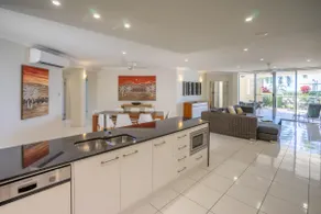 Luxury Oceanview 4 Bedroom Apartment - Image 3