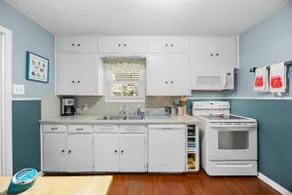 Cozy and Spacious House in Hyde Park - Image 4