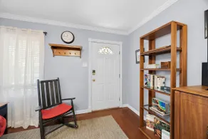 Cozy and Spacious House in Hyde Park - Image 2