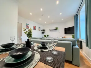 Modern Balcony Flat | Home From Home Breakaway - Image 2