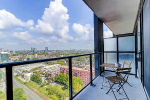 1BR + Den | 2 Bath | Sleep 6 | Gym | Netflix - Image 4