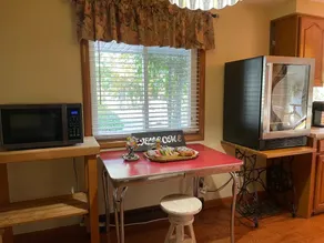 Cozy Ranch on a Country Acre - Image 4