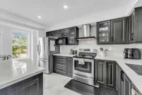 Luxury 4BR Townhouse • Walk to Mosque & Shops - Image 4