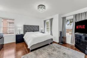 Luxury 4BR Townhouse • Walk to Mosque & Shops - Image 2