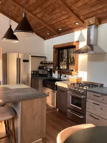 Hemlock Hideaway – Luxury Cabin - Relax & Getaway - Image 4