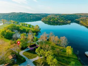 Family Friendly - Private Hot Tub and Lake View - Image 4