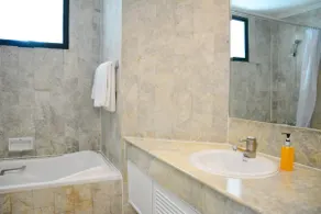 Luxury 3 bedroom apt. Silom (Pool/balcony/Gym) - Image 4