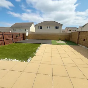 3BR Detached Home, Driveway & Large Rear Garden - Image 2