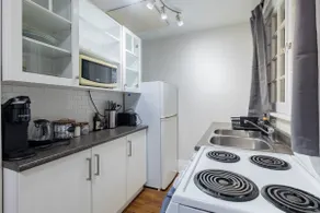 Cozy King Bed+Full Kitchen | 3 min > Argyle Mall - Image 4