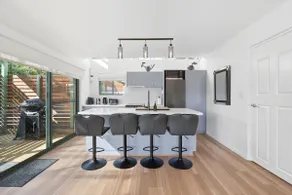 Riverview Townhouse Retreat - Image 5