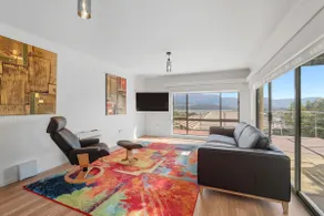 Riverview Townhouse Retreat - Image 3