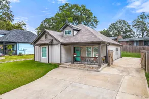 Comfortable & Modern Home-10min to LakePoint! - Image 3