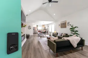 Comfortable & Modern Home-10min to LakePoint! - Image 5