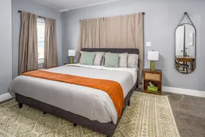 Walnut Hills+Mins to UC+King Beds+Smart TVs+1st Fl - Image 2