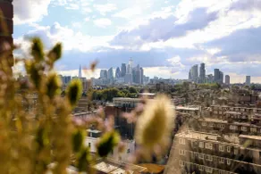 Designer Penthouse with City Views - Image 4