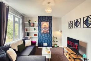 Modern 2 Bed, Sleeps 6 & Free Parking & By Stay Aura Short Term Rental Newcastle - Image 4