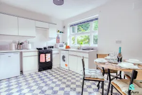 Modern 2 Bed, Sleeps 6 & Free Parking & By Stay Aura Short Term Rental Newcastle - Image 3
