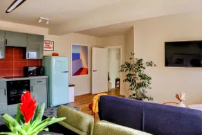 Designer Penthouse with City Views - Image 2