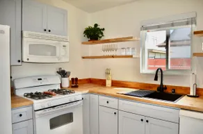 Relaxed Beach Getaway w/Yard, Near Harbor & Pier - Image 4