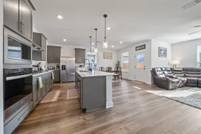 14 guests ~ 6 bed / 4 bath ~ Charming Manor Oasis - Image 4