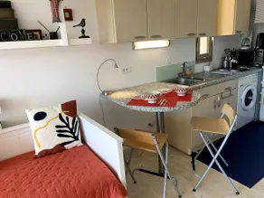 Private balcony apartment, walk to the beach - Image 4