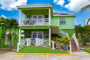 Three Bedroom 2 Bathroom Apt With Pool Near Beach. - Image 3