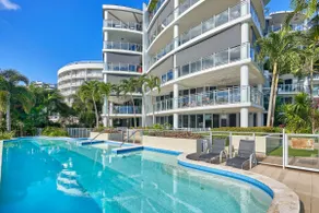 3 Bedroom Luxury Apartments on Cairns Esplanade - Image 4