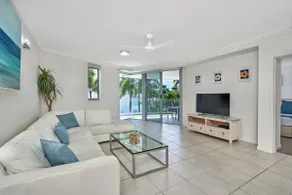 3 Bedroom Luxury Apartments on Cairns Esplanade - Image 2