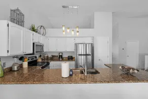 Resort style home w/heated pool premium amenities! - Image 4