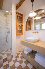 Beautifully Remodeled 1930s Laguna Beach Cottage - Image 3