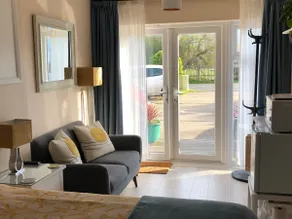 1 min walk to beach, sunny, south-facing studio - Image 4