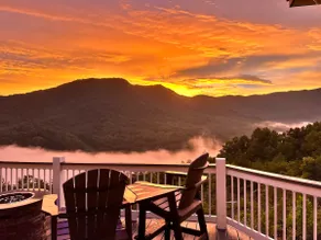 Voted ”BEST VIEWS!” Private 6 Acres - 3 Story Home - Image 5