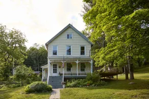 Serene Kingston home on 1 acre! Kid & Pet Friendly - Image 2