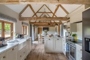 The Cowsheds Sleeps 17 - Chic Country/Pet Friendly - Image 2