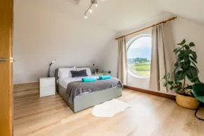 The Countryside Retreat - Sea views & Parking - Image 4