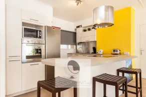 Saint-Roch: spacious, two balconies, elevator, air conditioning - Image 2