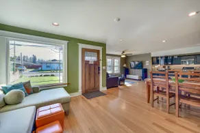 Spacious house with fenced yard and hot tub - Image 3