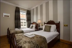 2BD Historic Home in Heart of Edinburgh - Image 3
