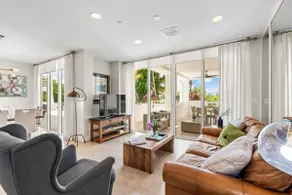 Hemingway: 3 Bedroom Condo 2 Blocks from the Beach - Image 2