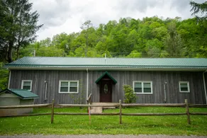 Ugly Cabin, Stunning Escape – Hot Tub! Fire Pit! Fast WIFI! Sunroom! Hiking! - Image 4