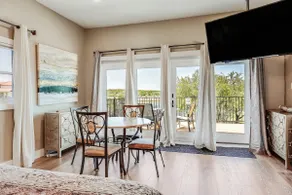 Waterfront Estate-7BR, dock, Cliff jump, 6000sqft - Image 4