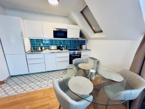 Bright, spacious, modern 2-BR apartment | sleeps 5 - Image 3
