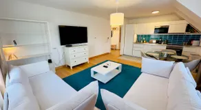 Bright, spacious, modern 2-BR apartment | sleeps 5 - Image 2