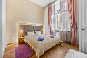 Count Zrinyi Basilica Luxurious Residence - Image 2