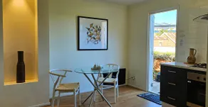 Bendigo CBD Skyline Apartment - Image 4