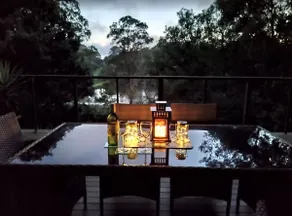 Kookaburra - Private One Bedroom Cottage with Lake View - Image 2