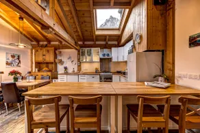 Tiki Lodge - hot tub & sauna - Image 5