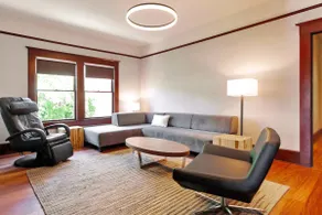 4 BR/4.5 Bath 5 Minutes from Convention Center - Image 5