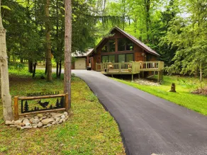 The Knotty Pine a Romantic Getaway - Image 2