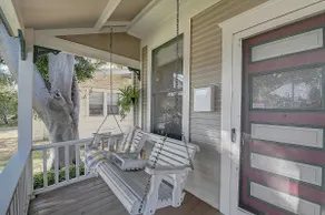 Historical Landmark Queen-Ann Bungalow - Image 3